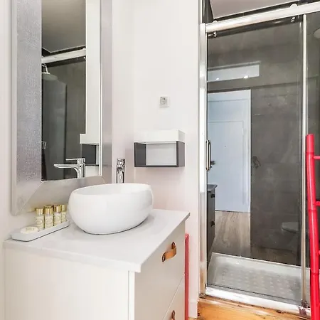 Campo De Ourique Modern Bright With Office 아파트