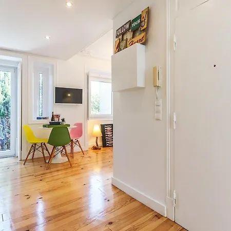 Campo De Ourique Modern Bright With Office 아파트