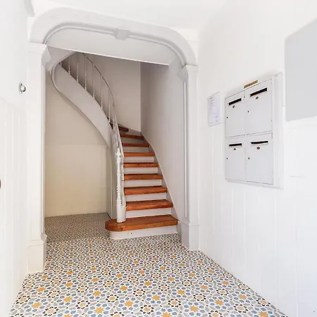 Apartment Campo De Ourique Modern Bright With Office Lisbon